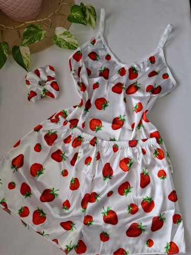 بدون کش مو هست و پشت تاپ پارچه کمی تفاوت رنگ دارد