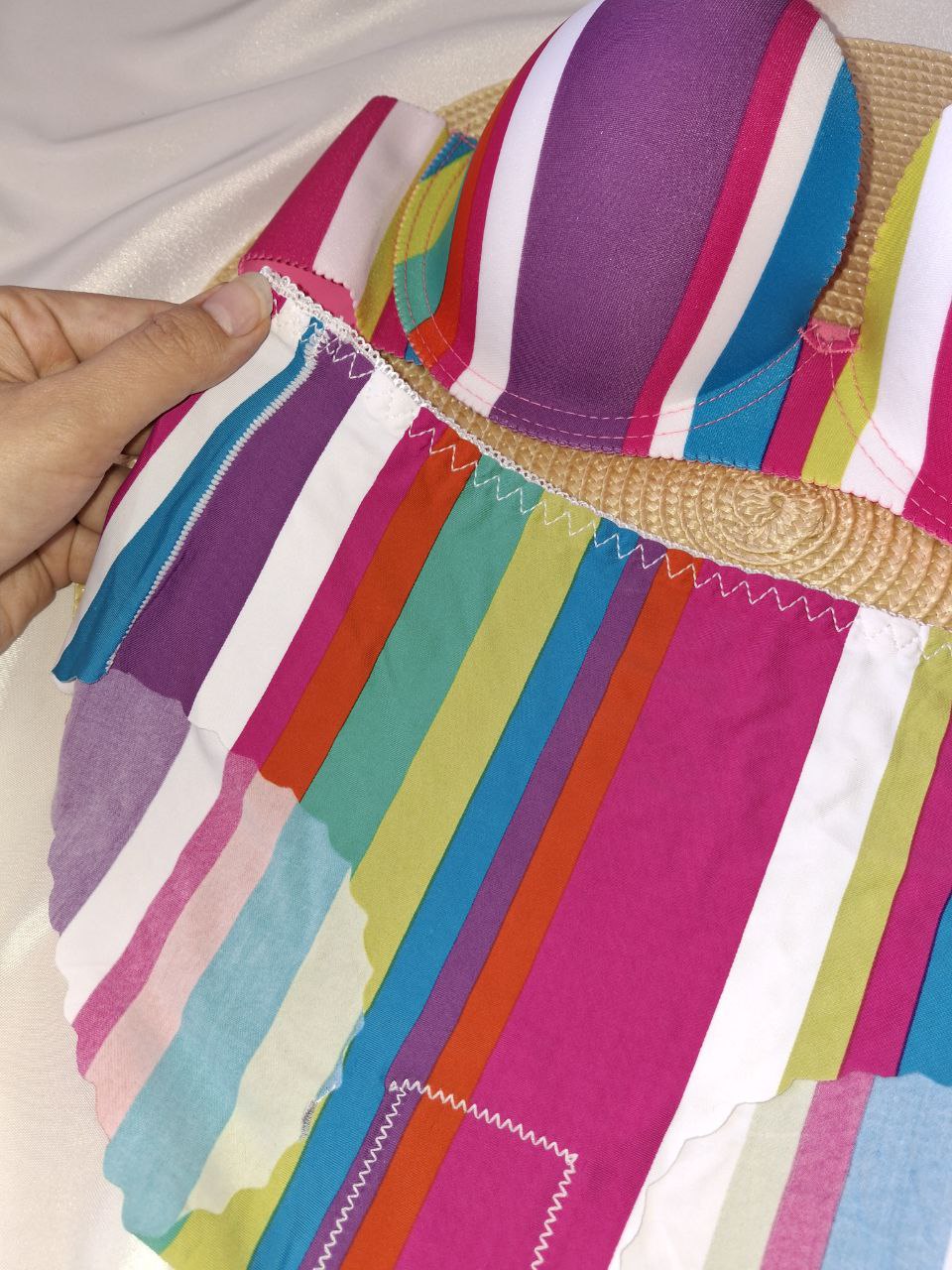 ست شورت و سوتین لیزری رنگین کمان