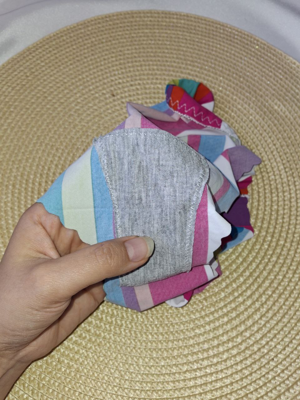 ست شورت و سوتین لیزری رنگین کمان