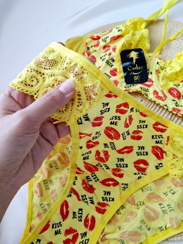 ست شورت و سوتین نخی بوسه