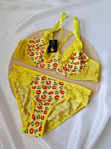 ست شورت و سوتین نخی بوسه