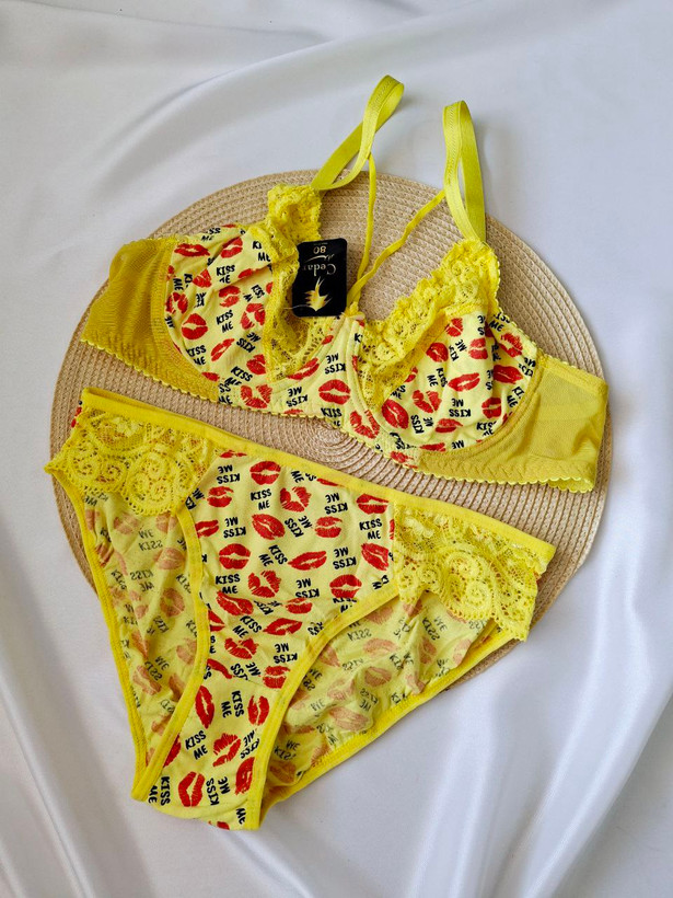 ست شورت و سوتین نخی بوسه