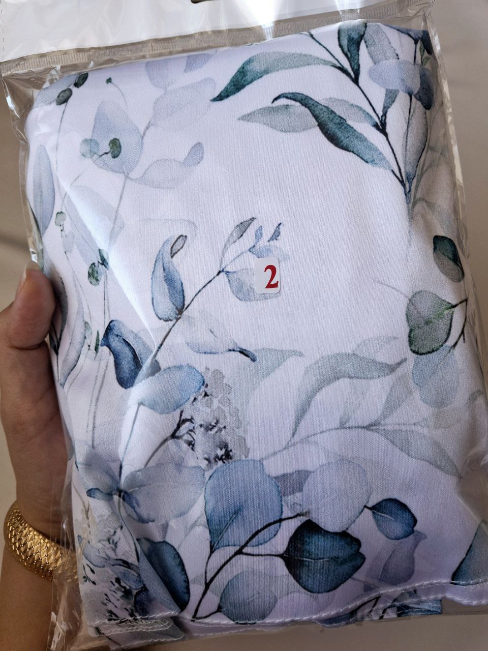 تاپ و شورتک ساتن به همراه اسکرانچی طرح گلبرگ 2x