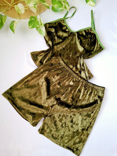 ست تاپ و شورتک مخمل زیتونی