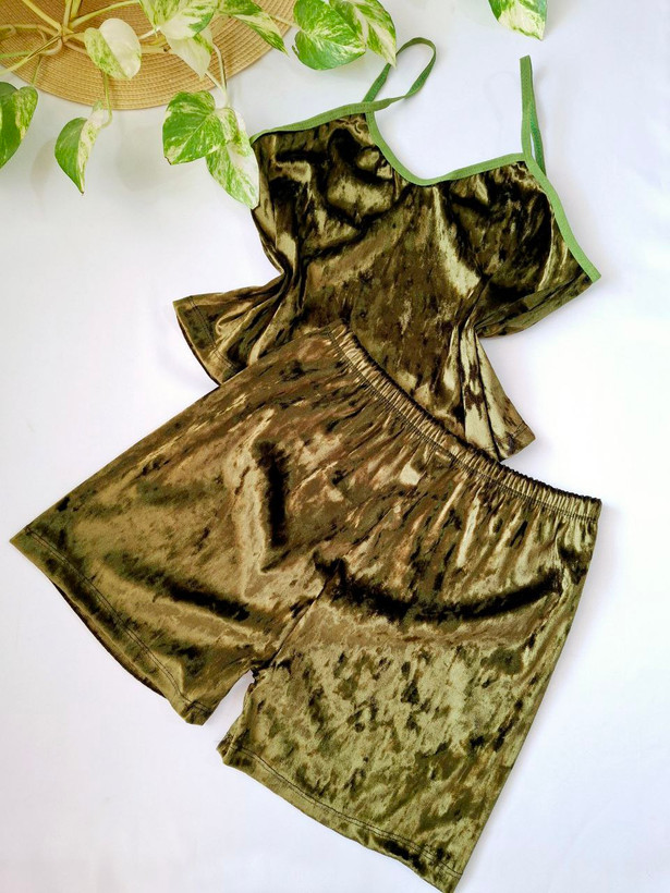 ست تاپ و شورتک مخمل زیتونی