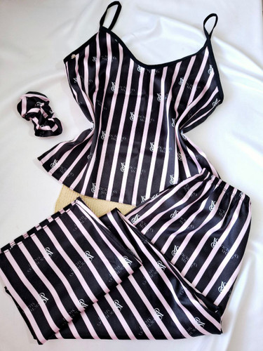 ست تاپ و شلوارک ساتن ویکتوریا سکرت همراه اسکرانچی