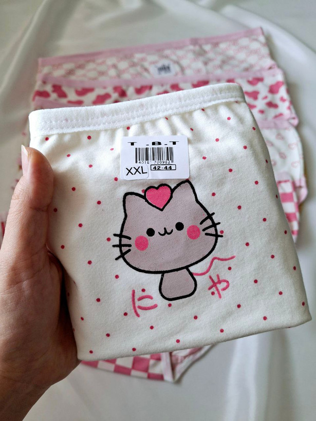 شورت عروسکی صورتی