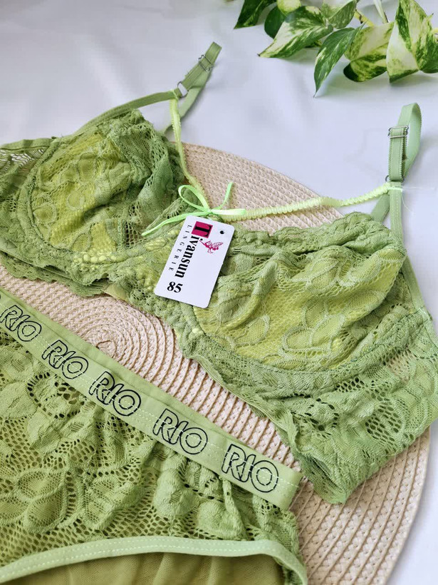 ست شورت و سوتین مغز پسته ای