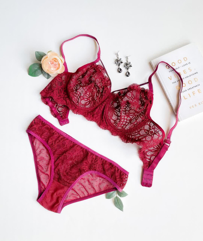 ست شورت و سوتین گیپوری